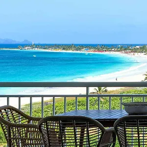 grand-studio-48m2-vue-dominante-sur-la-baie-orientale.comcaribbean.com/